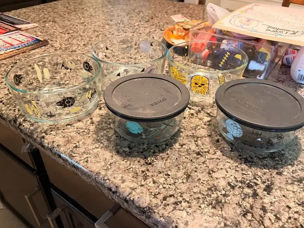 🔥Star Wars PYREX SET Special Edition Glass Storage Bowls with 2 Lids (5)